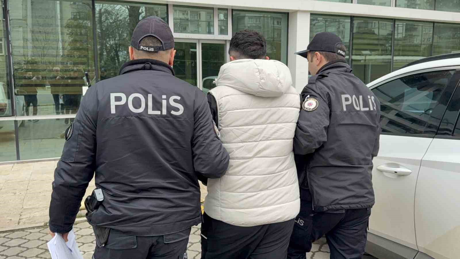 Samsun’da Trabzonspor otobüsünü taşlayan 5 kişi adliyeye sevk edildi
