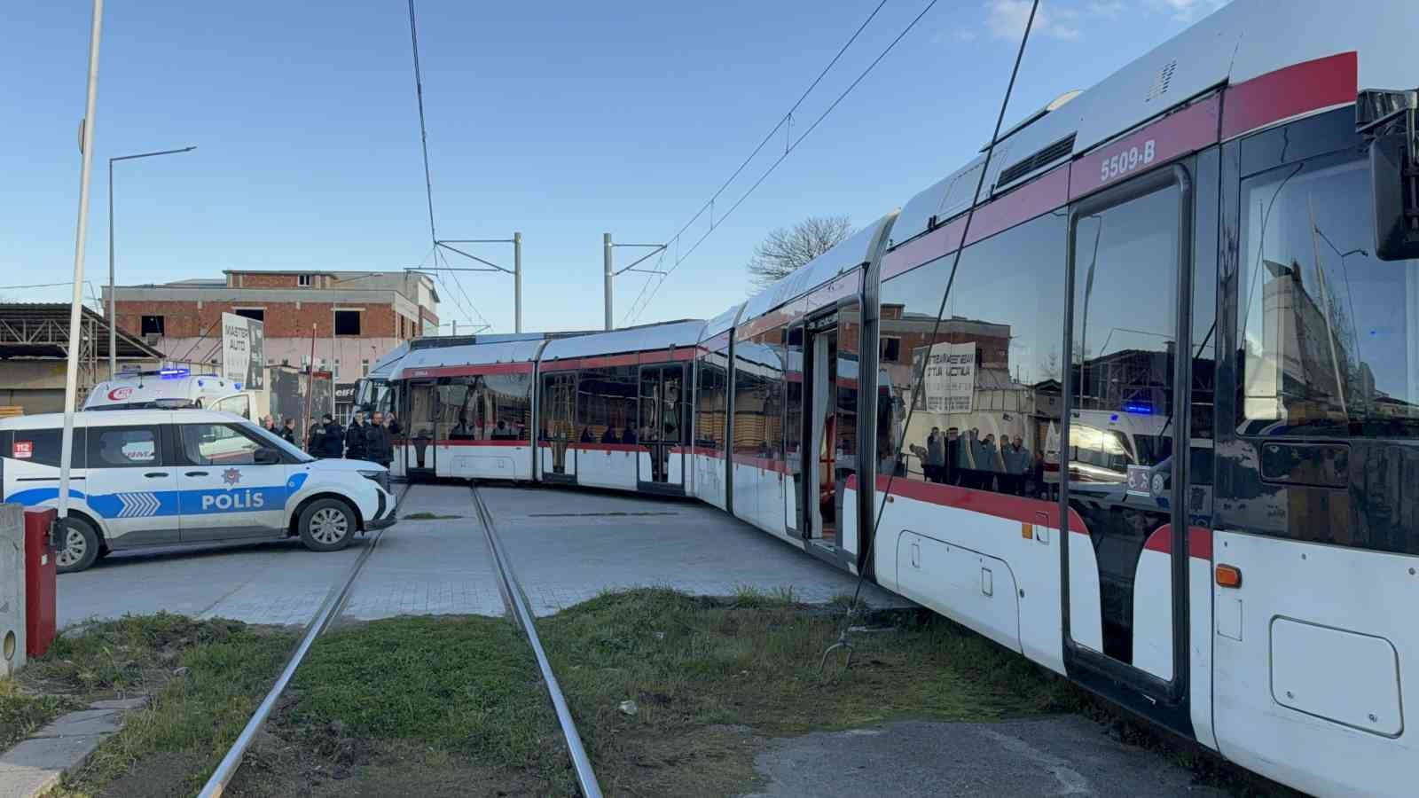 Samsun’da tramvay ile kamyon çarpıştı: 3 yaralı
