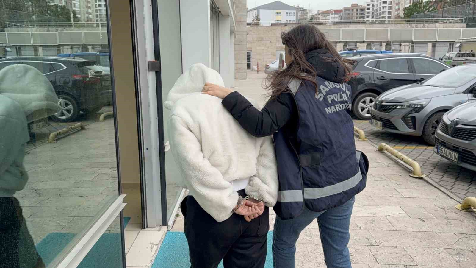 Samsun’da uyuşturucu ticaretinden 1’i kadın 2 kişi tutuklandı

