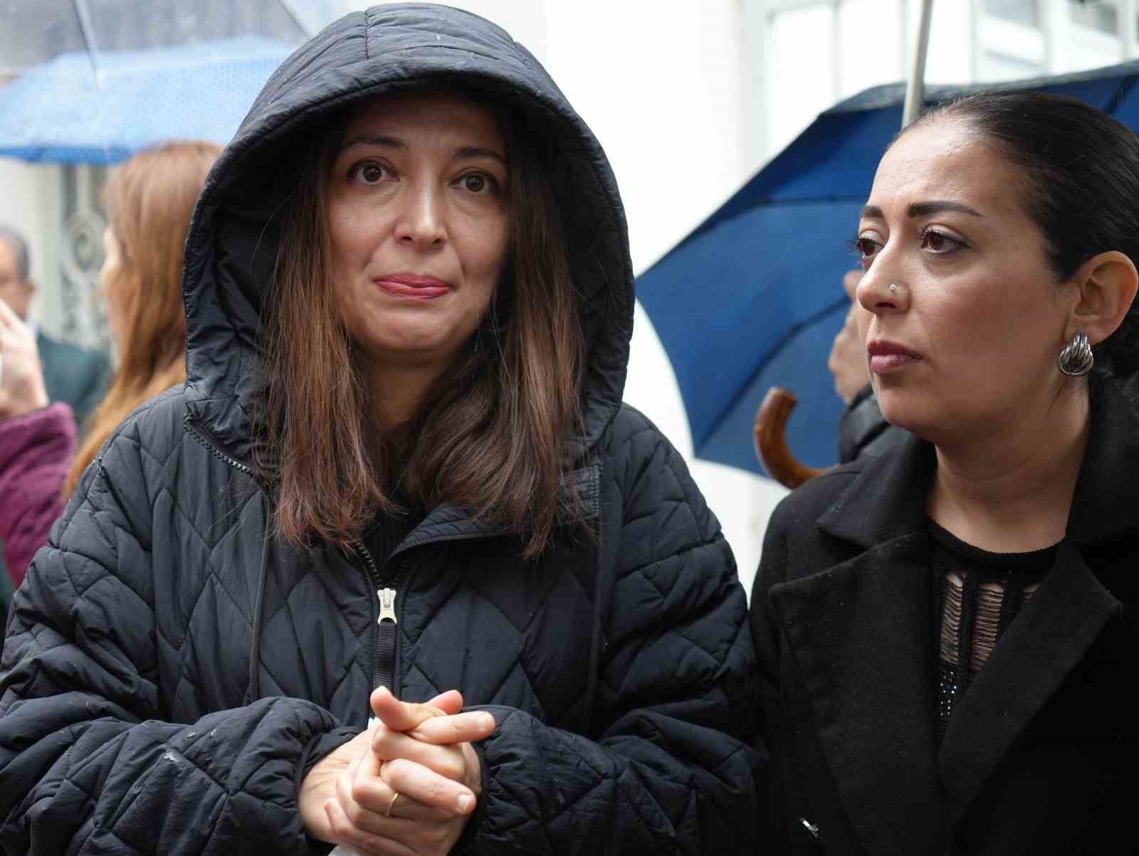 Samsun’da veli sınıfı bastı, öğretmenler basın açıklaması ile tepki gösterdi
