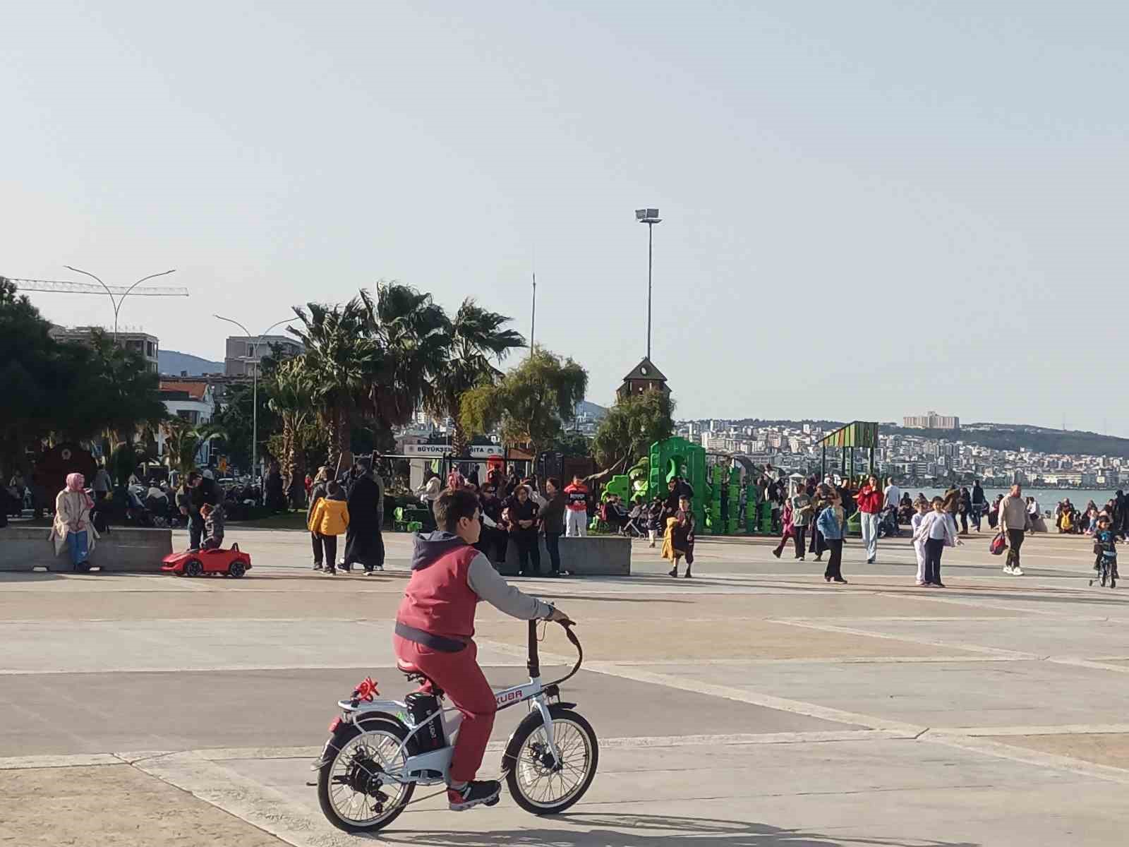 Samsun’da yalancı bahar: Vatandaşlar sahile akın etti
