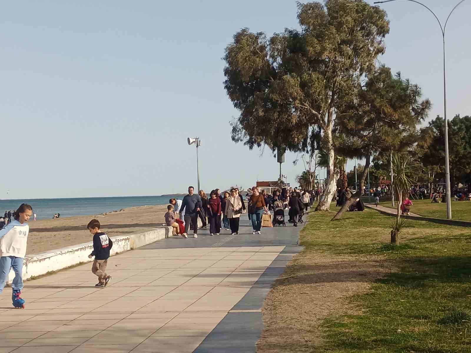 Samsun’da yalancı bahar: Vatandaşlar sahile akın etti
