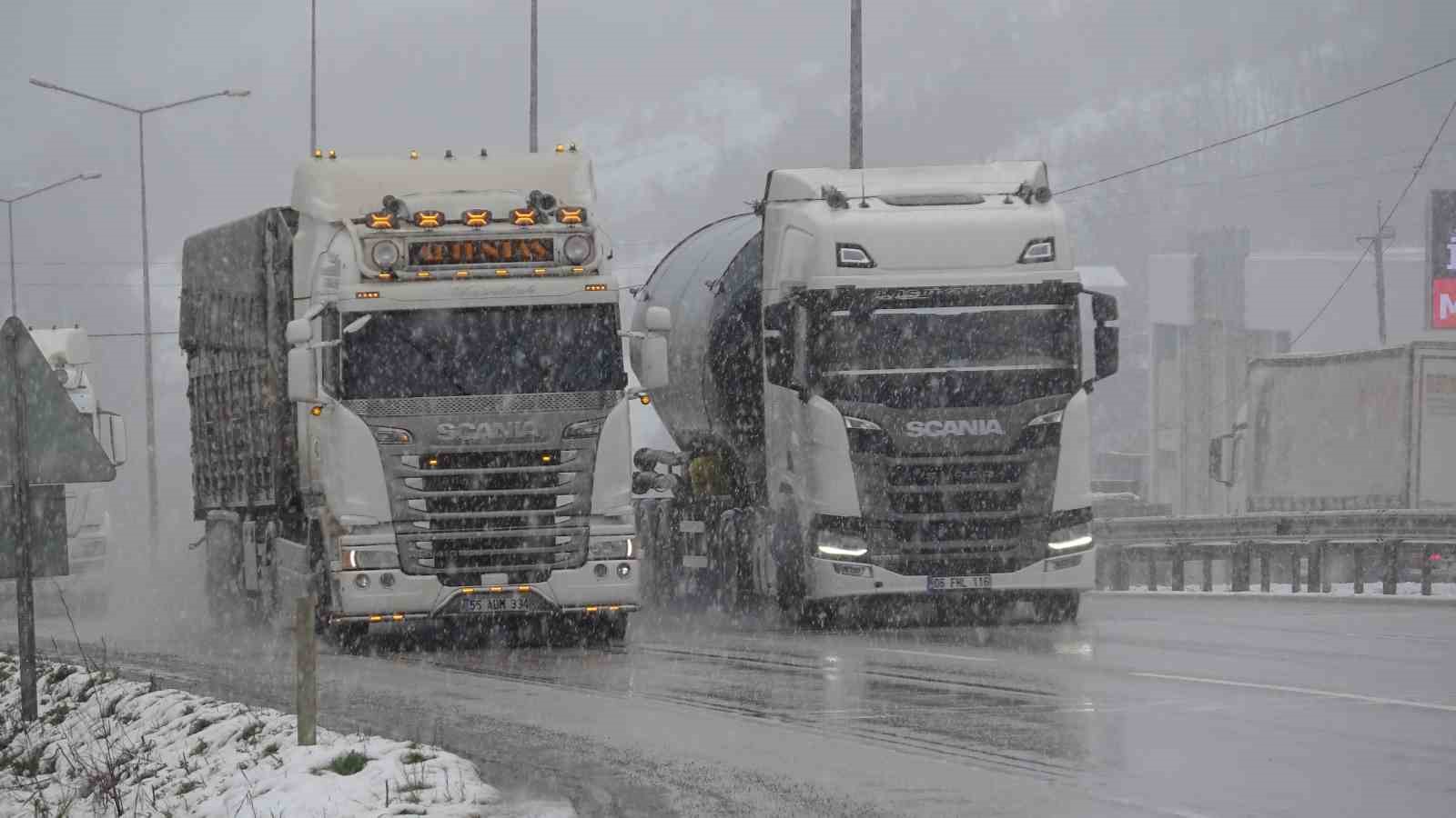 Samsun’da yüksek kesimler beyaza büründü
