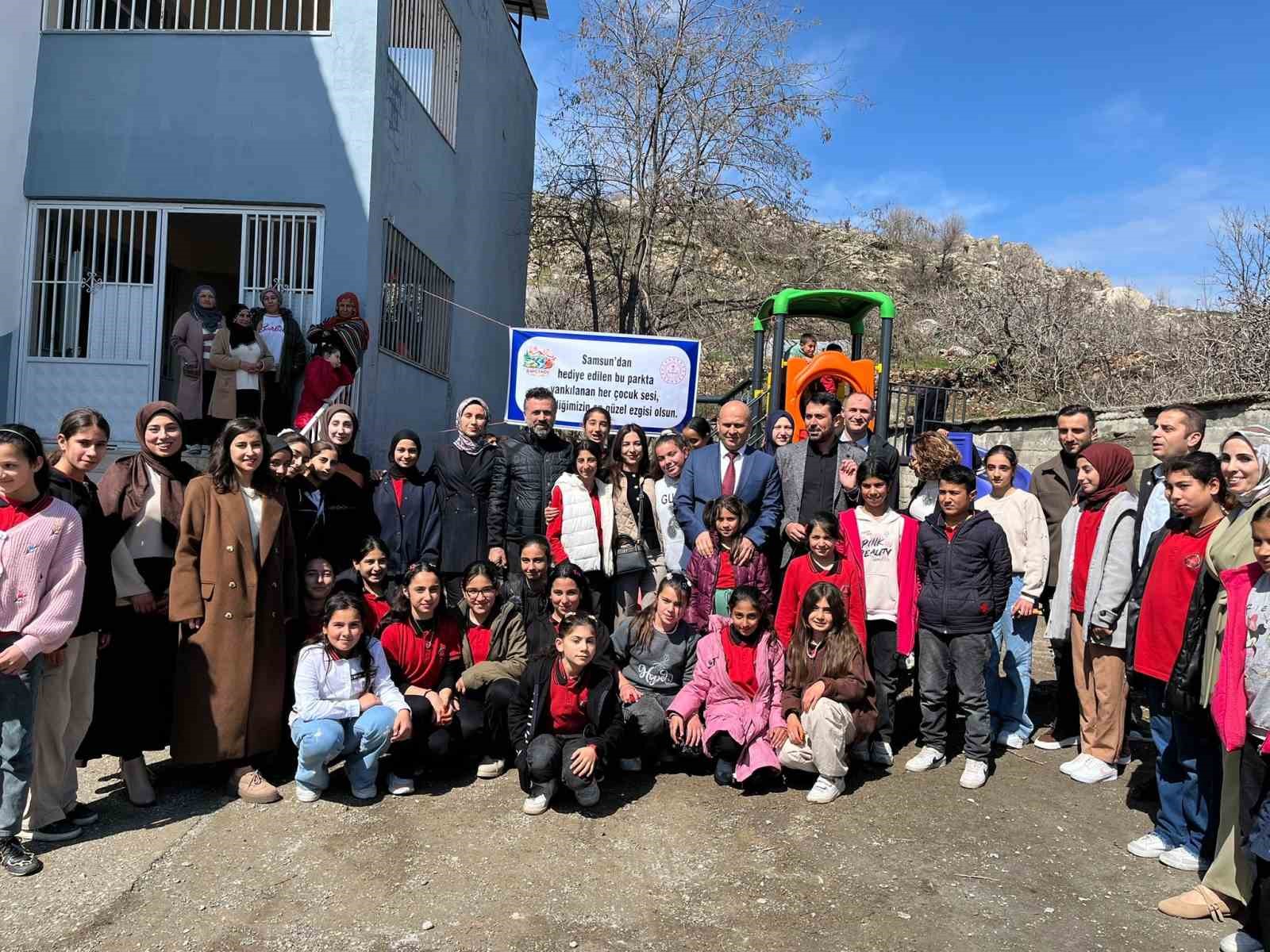 Samsun’dan Diyarbakır’a uzanan gönül köprüsü oyun parkıyla taçlandı
Samsun’dan Diyarbakır’a uzanan gönül köprüsü oyun parkıyla taçlandı