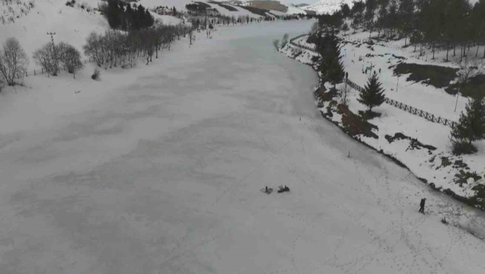 Samsunlu doğa fotoğrafçısı doktor donmuş gölün üzerinde kamp yaptı
