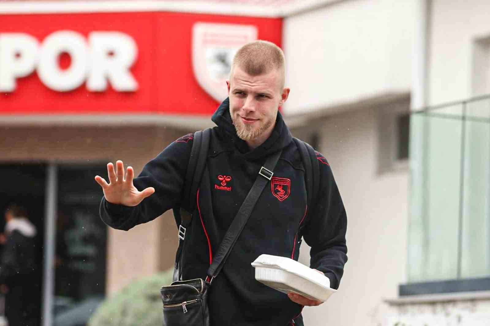 Samsunspor, erteleme maçı için Rize’ye gitti
