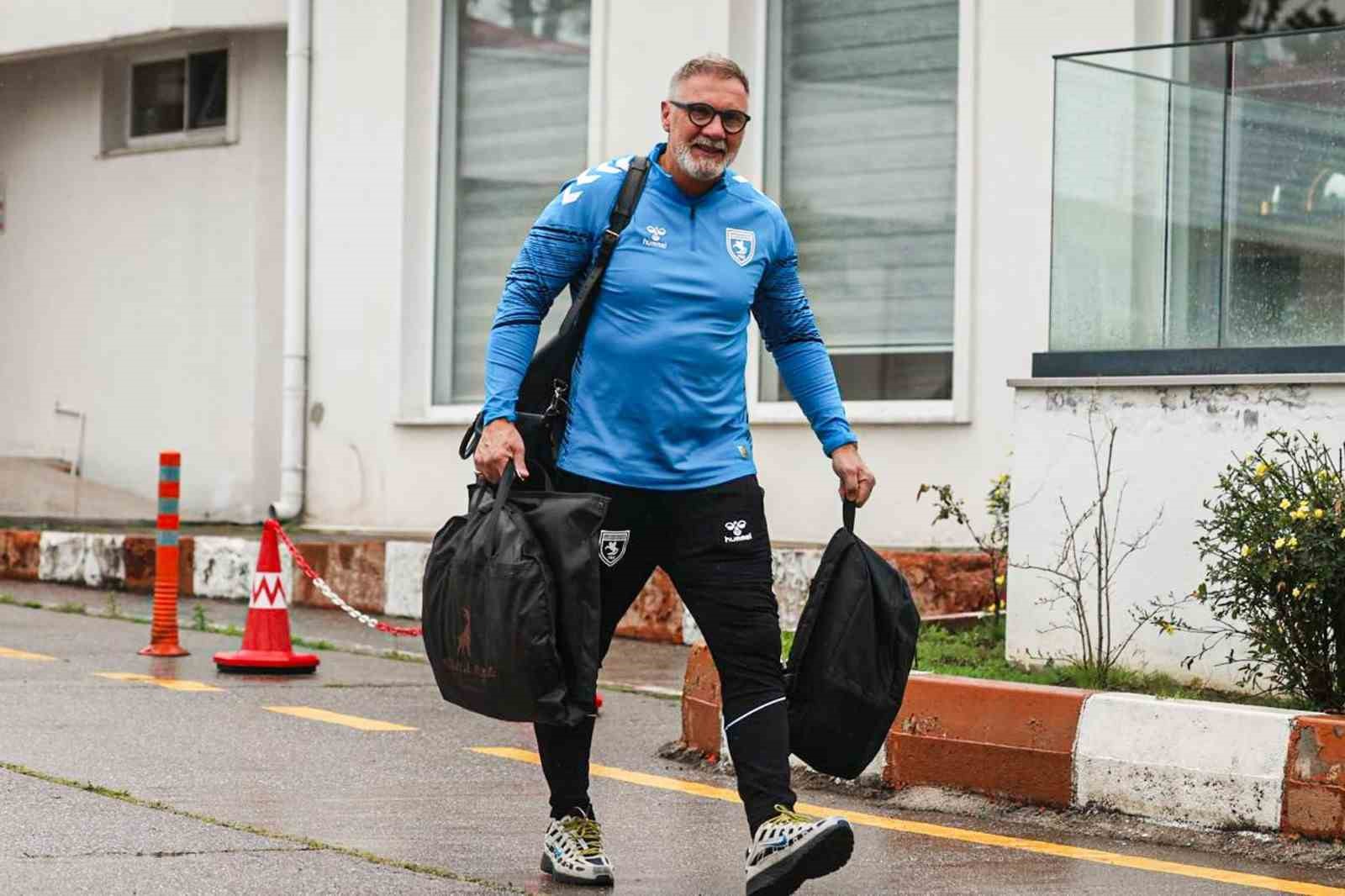 Samsunspor, erteleme maçı için Rize’ye gitti
