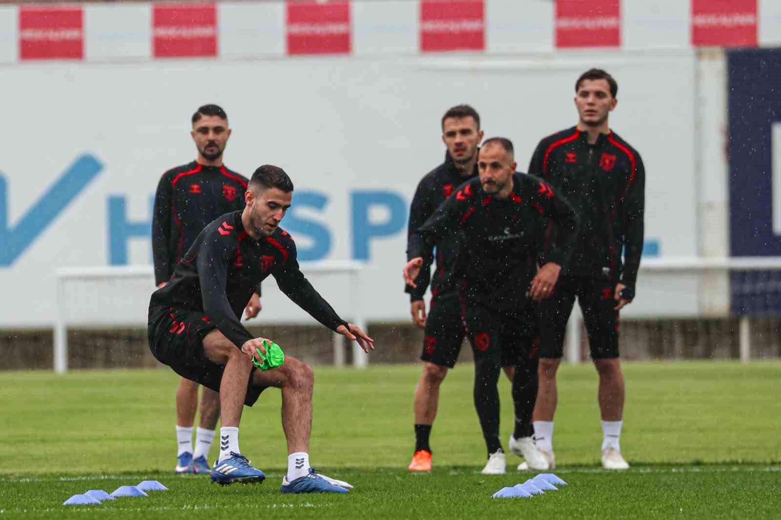 Samsunspor, erteleme maçı için Rize’ye gitti
