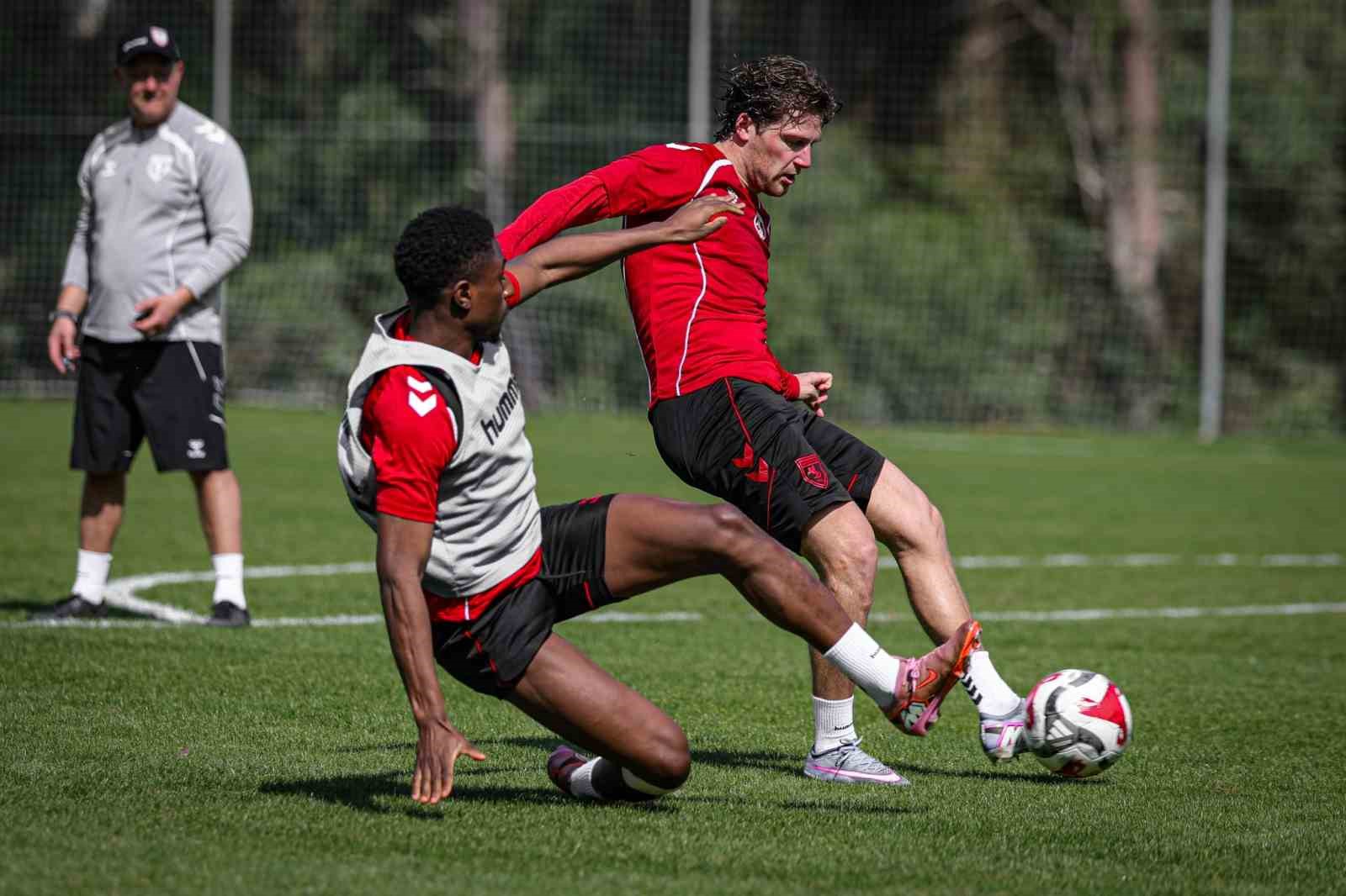 Samsunspor, Fenerbahçe deplasmanında puan peşinde
