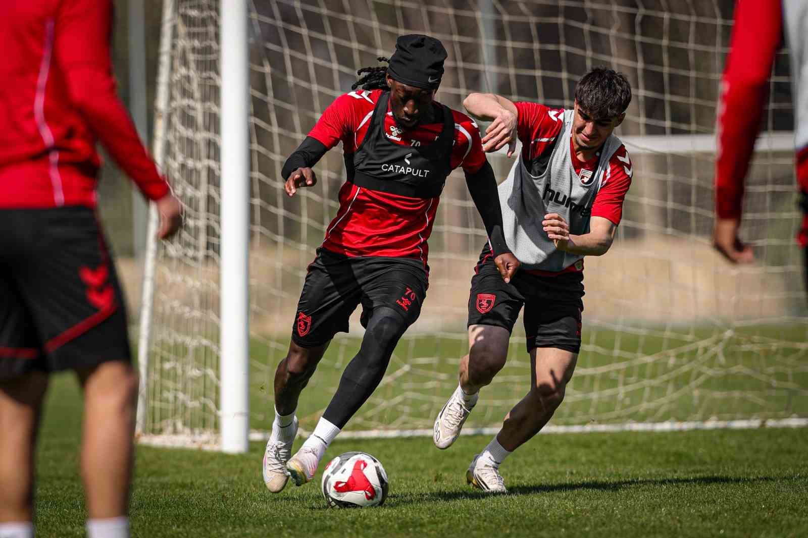 Samsunspor, Fenerbahçe deplasmanında puan peşinde
