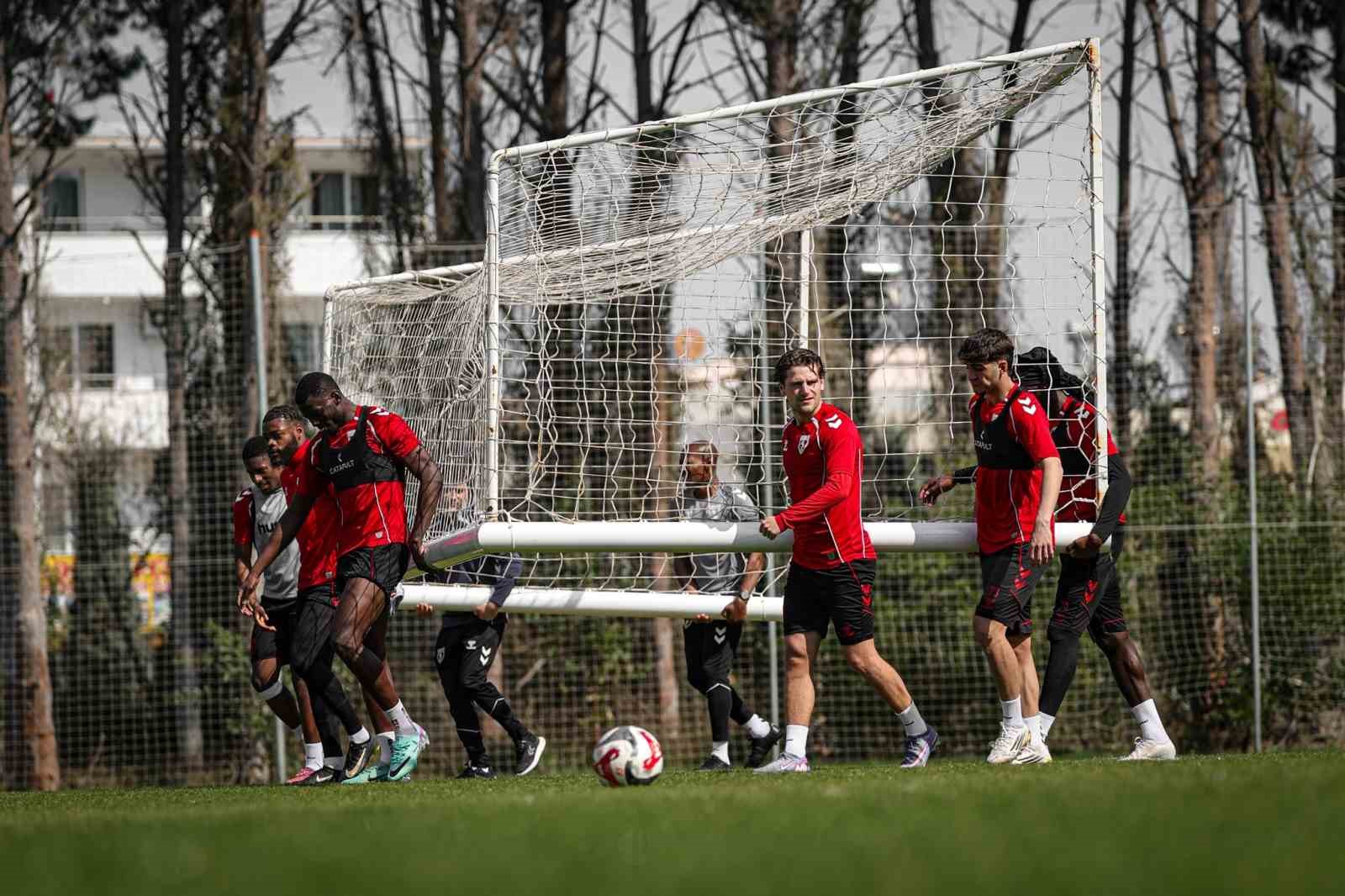 Samsunspor, Fenerbahçe deplasmanında puan peşinde
