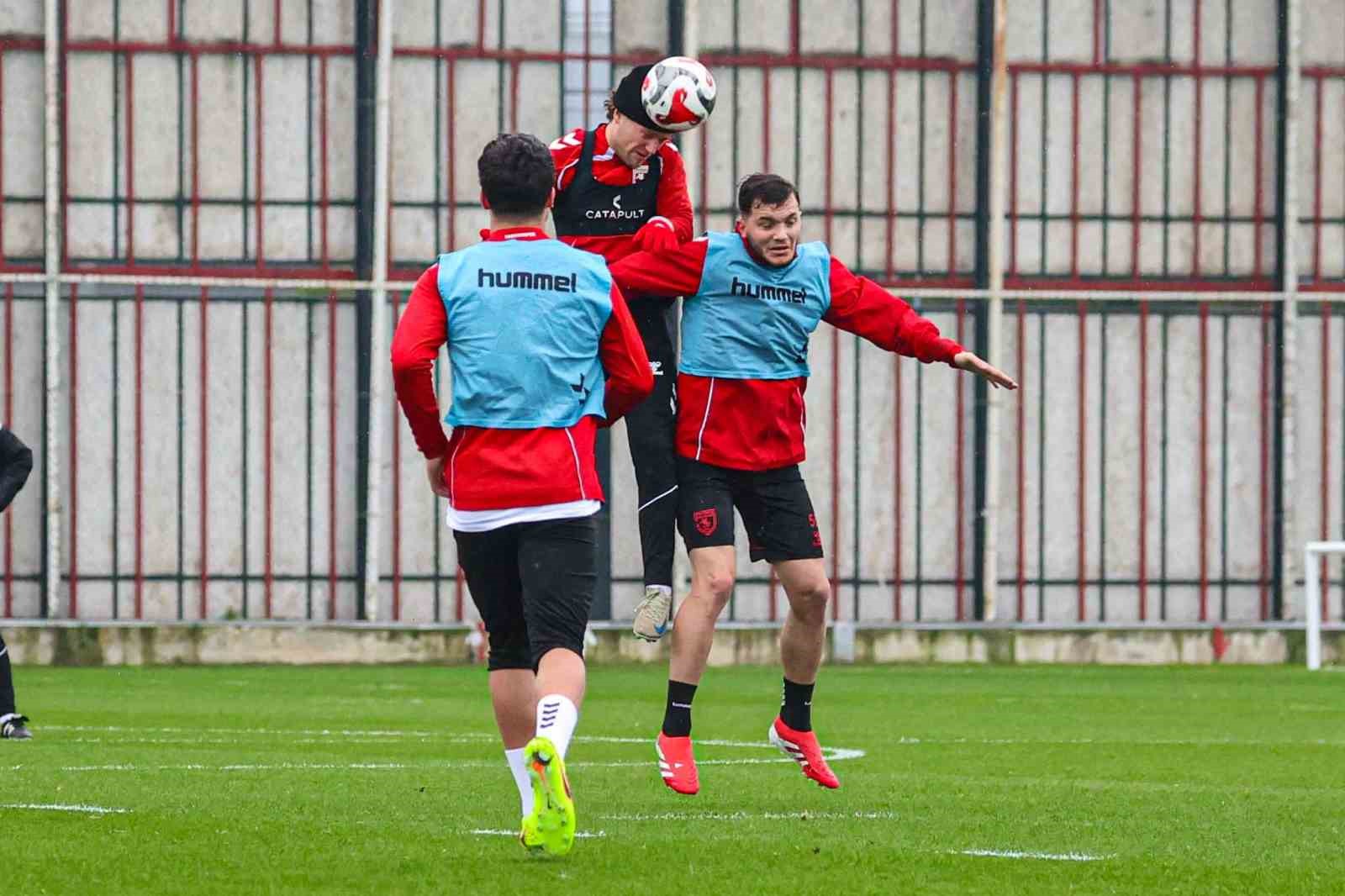 Samsunspor, Fenerbahçe maçı hazırlıklarına başladı
