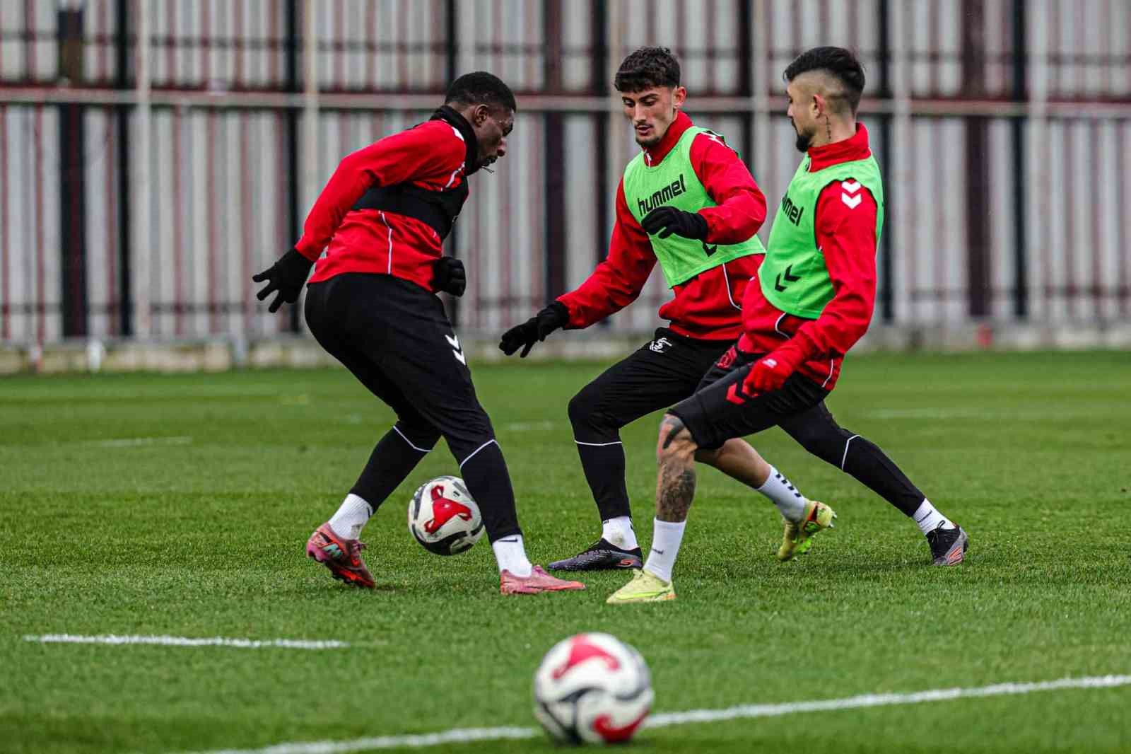 Samsunspor, galibiyet özlemine Gençlerbirliği deplasmanında son vermeyi hedefliyor
