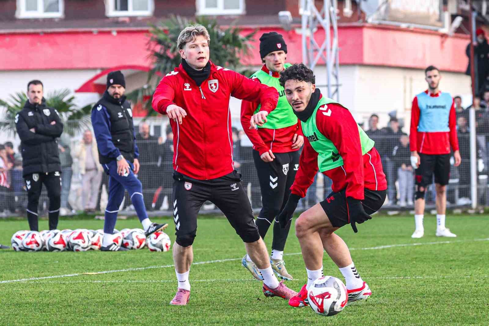 Samsunspor, Karadeniz derbisinden galibiyetle ayrılmak istiyor
