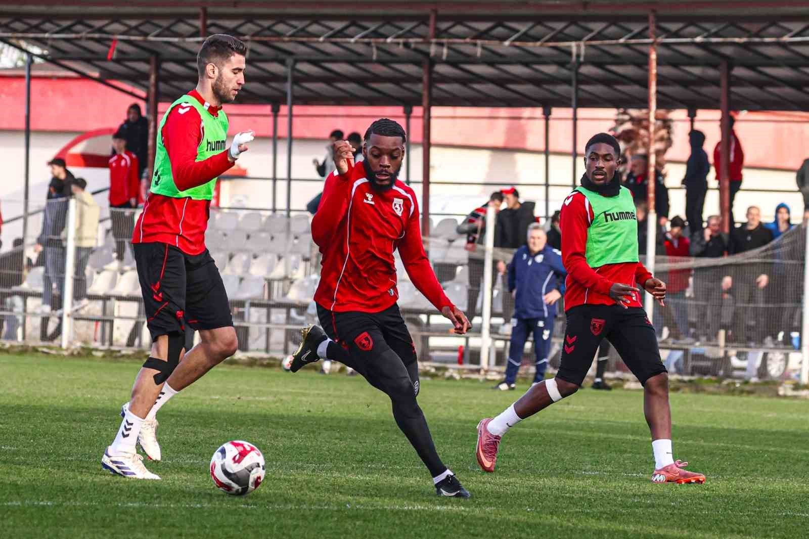 Samsunspor, Karadeniz derbisinden galibiyetle ayrılmak istiyor
