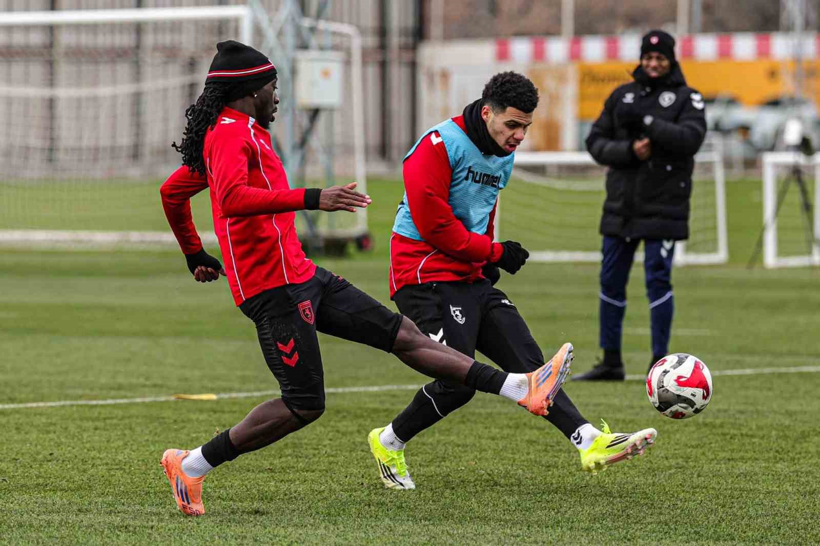 Samsunspor, Kocaelispor maçı hazırlıklarına başladı
