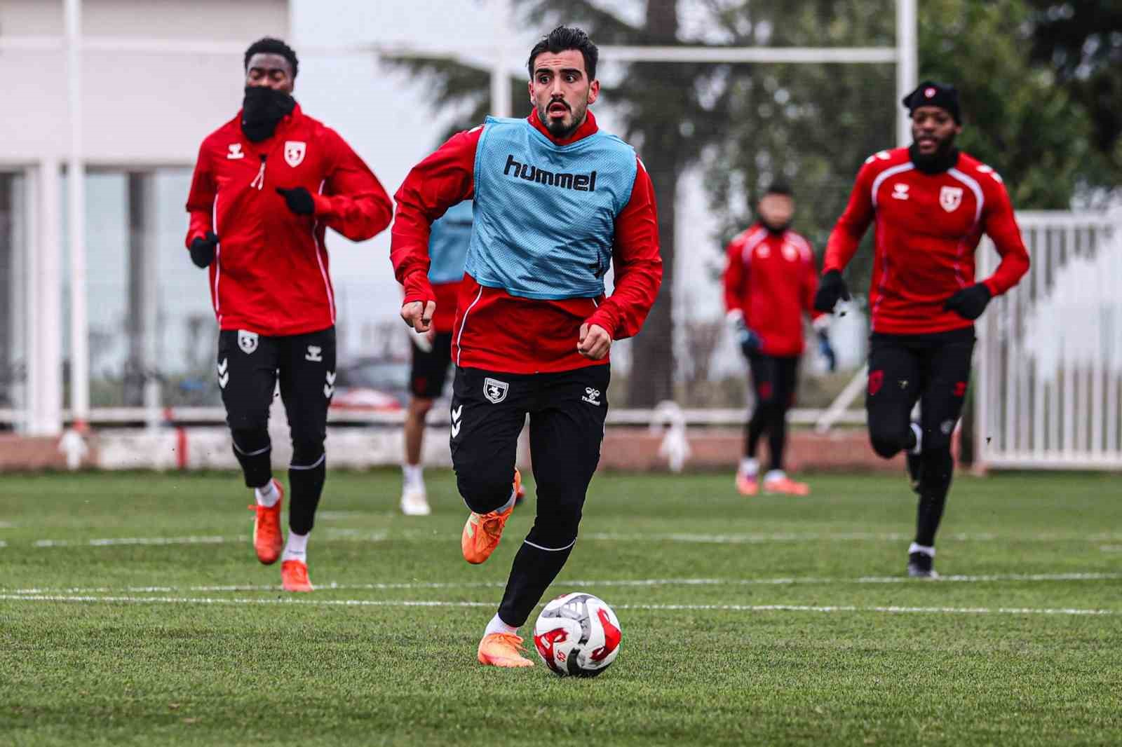 Samsunspor, Kocaelispor maçıyla kötü gidişe "dur" demek istiyor
Samsunspor, Kocaelispor maçıyla kötü gidişe "dur" demek istiyor