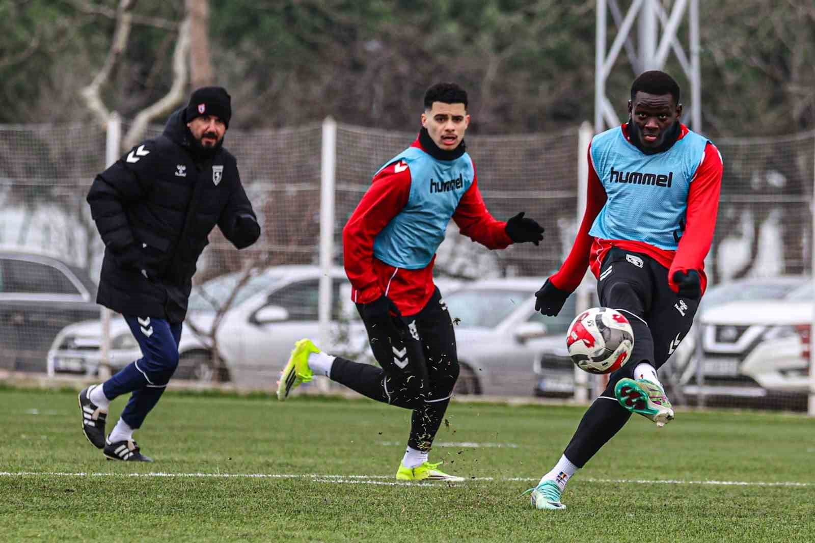 Samsunspor, Kocaelispor maçıyla kötü gidişe "dur" demek istiyor
Samsunspor, Kocaelispor maçıyla kötü gidişe "dur" demek istiyor