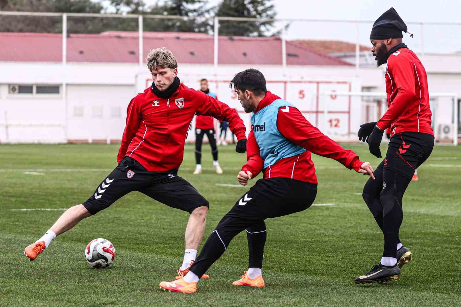 Samsunspor, Kocaelispor maçıyla kötü gidişe "dur" demek istiyor
Samsunspor, Kocaelispor maçıyla kötü gidişe "dur" demek istiyor