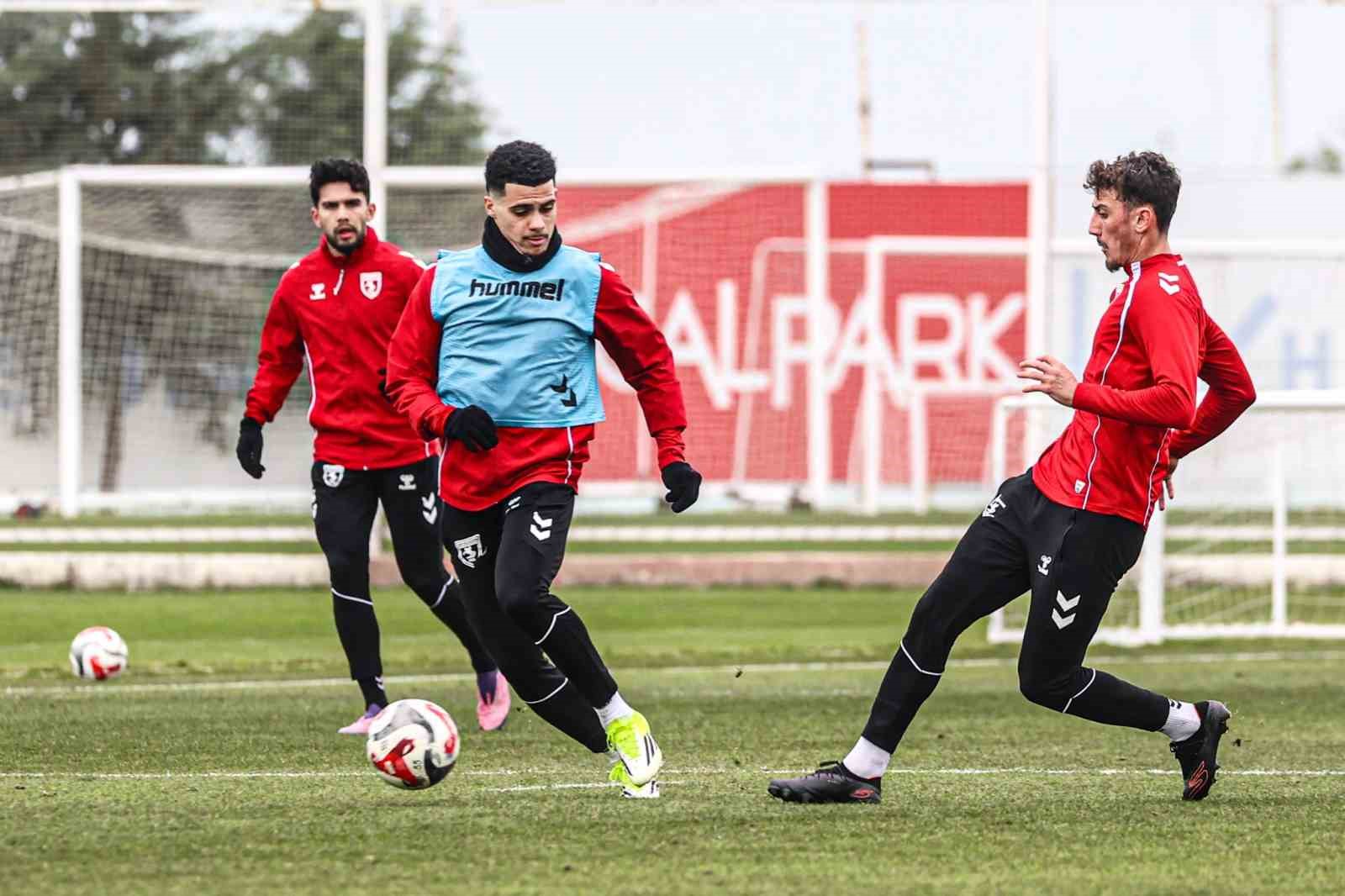 Samsunspor, Kocaelispor maçıyla kötü gidişe "dur" demek istiyor
Samsunspor, Kocaelispor maçıyla kötü gidişe "dur" demek istiyor
