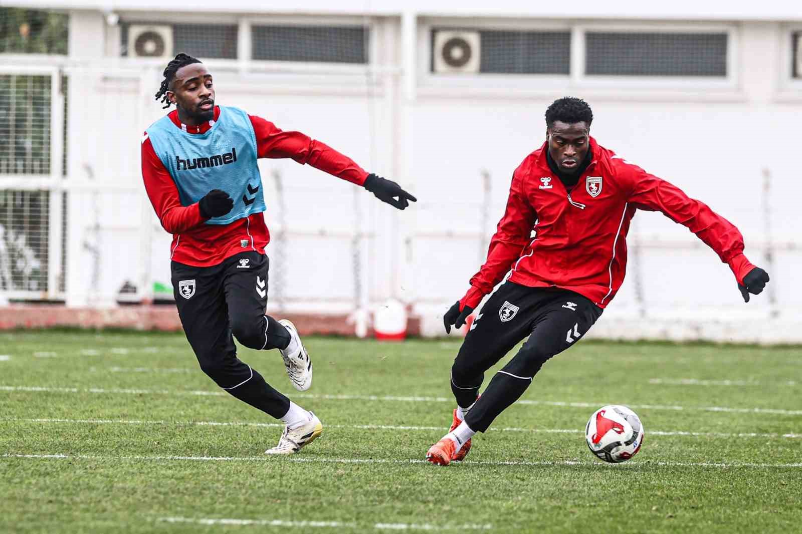 Samsunspor, Kocaelispor maçıyla kötü gidişe "dur" demek istiyor
Samsunspor, Kocaelispor maçıyla kötü gidişe "dur" demek istiyor