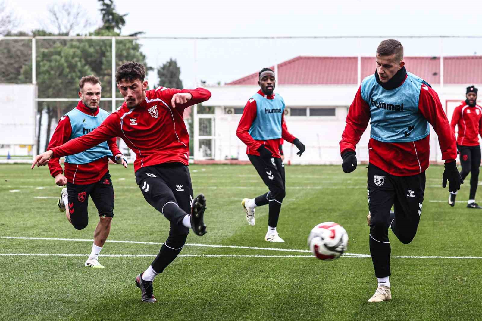 Samsunspor, Kocaelispor maçıyla kötü gidişe "dur" demek istiyor
Samsunspor, Kocaelispor maçıyla kötü gidişe "dur" demek istiyor