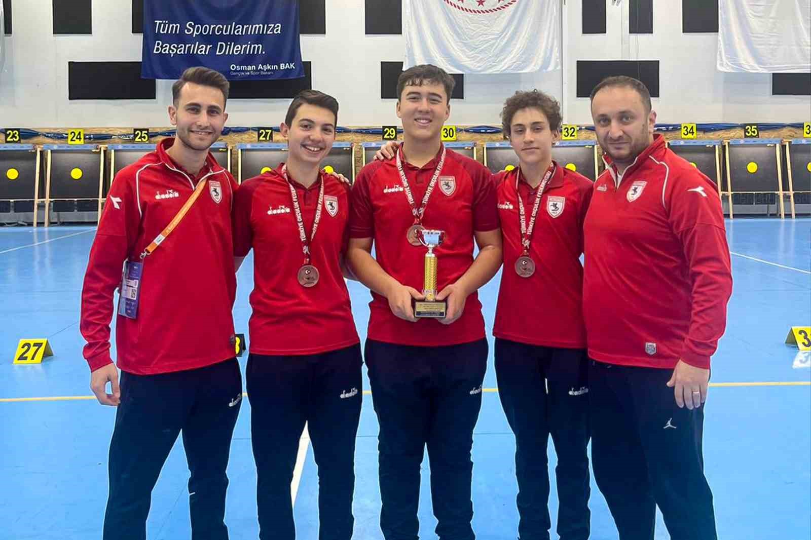 Samsunspor sporcusu okçulukta Türkiye rekoru kırdı
