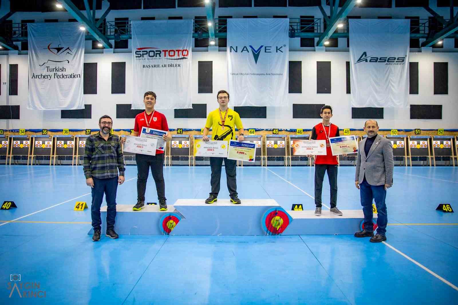 Samsunspor sporcusu okçulukta Türkiye rekoru kırdı
