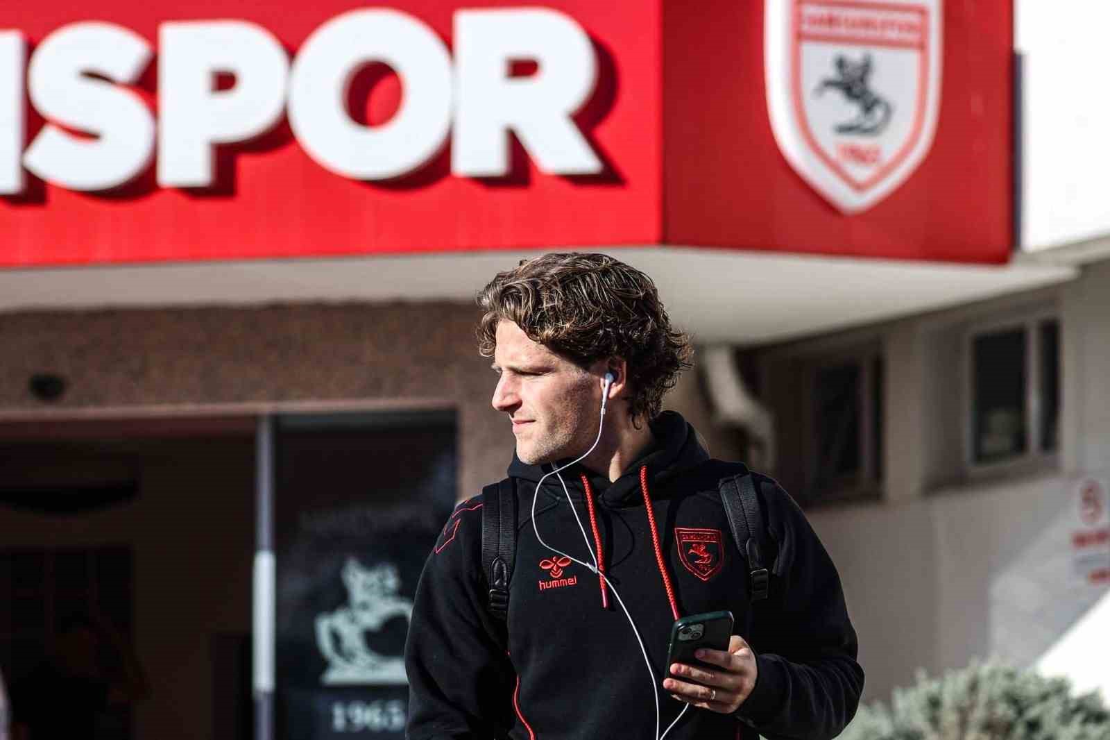 Samsunspor, Süper Kupa yarı finali için Adana’ya gitti
