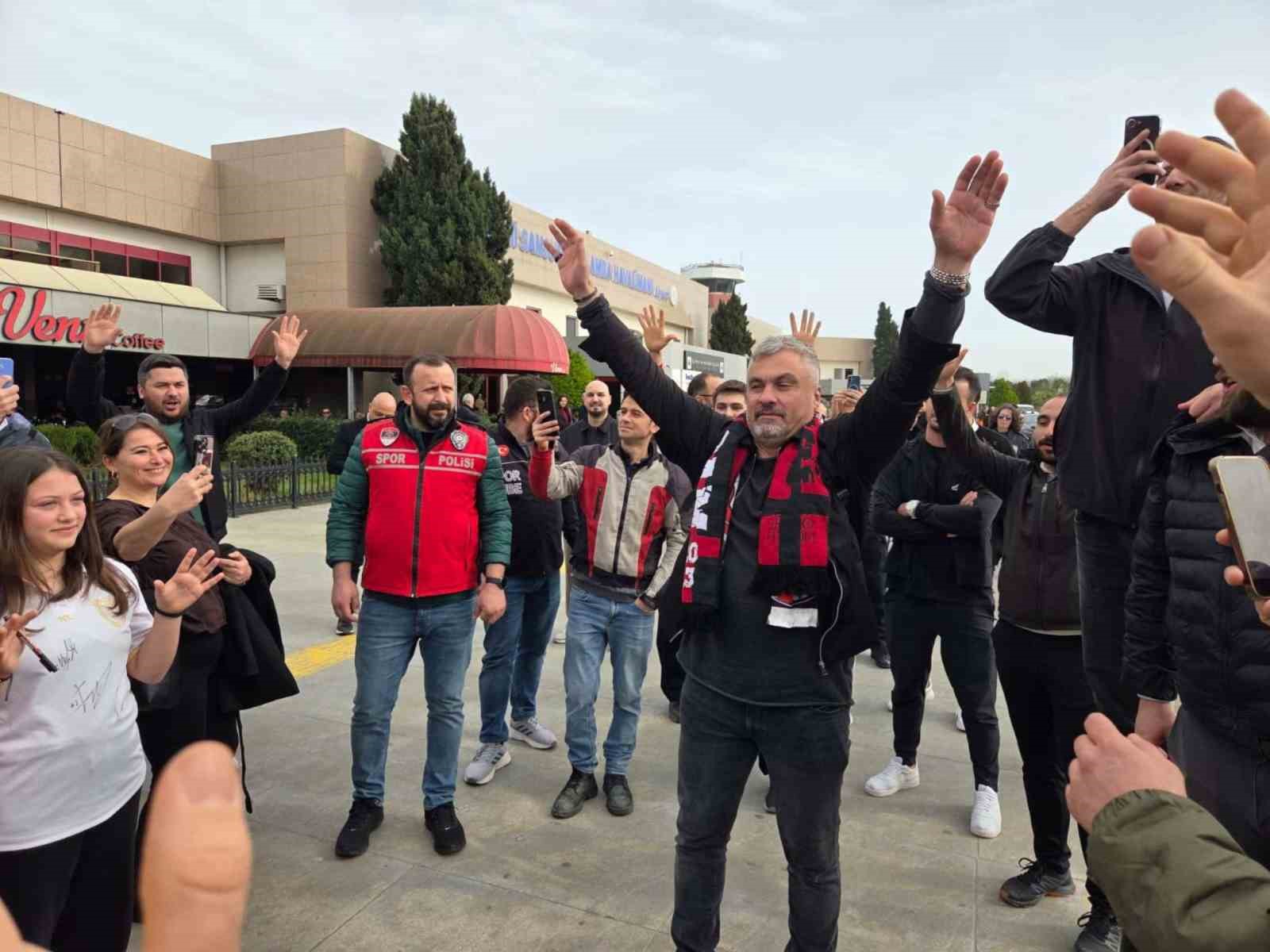 Samsunspor taraftarlarından Thomas Reis’e duygusal veda
