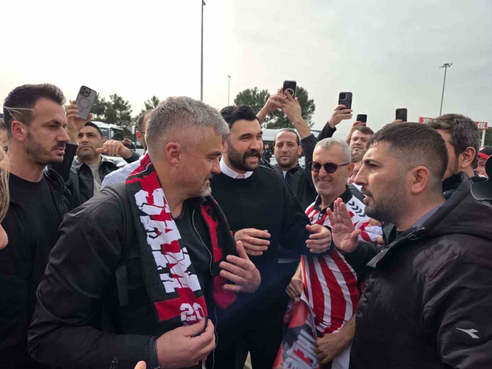 Samsunspor taraftarlarından Thomas Reis’e duygusal veda
