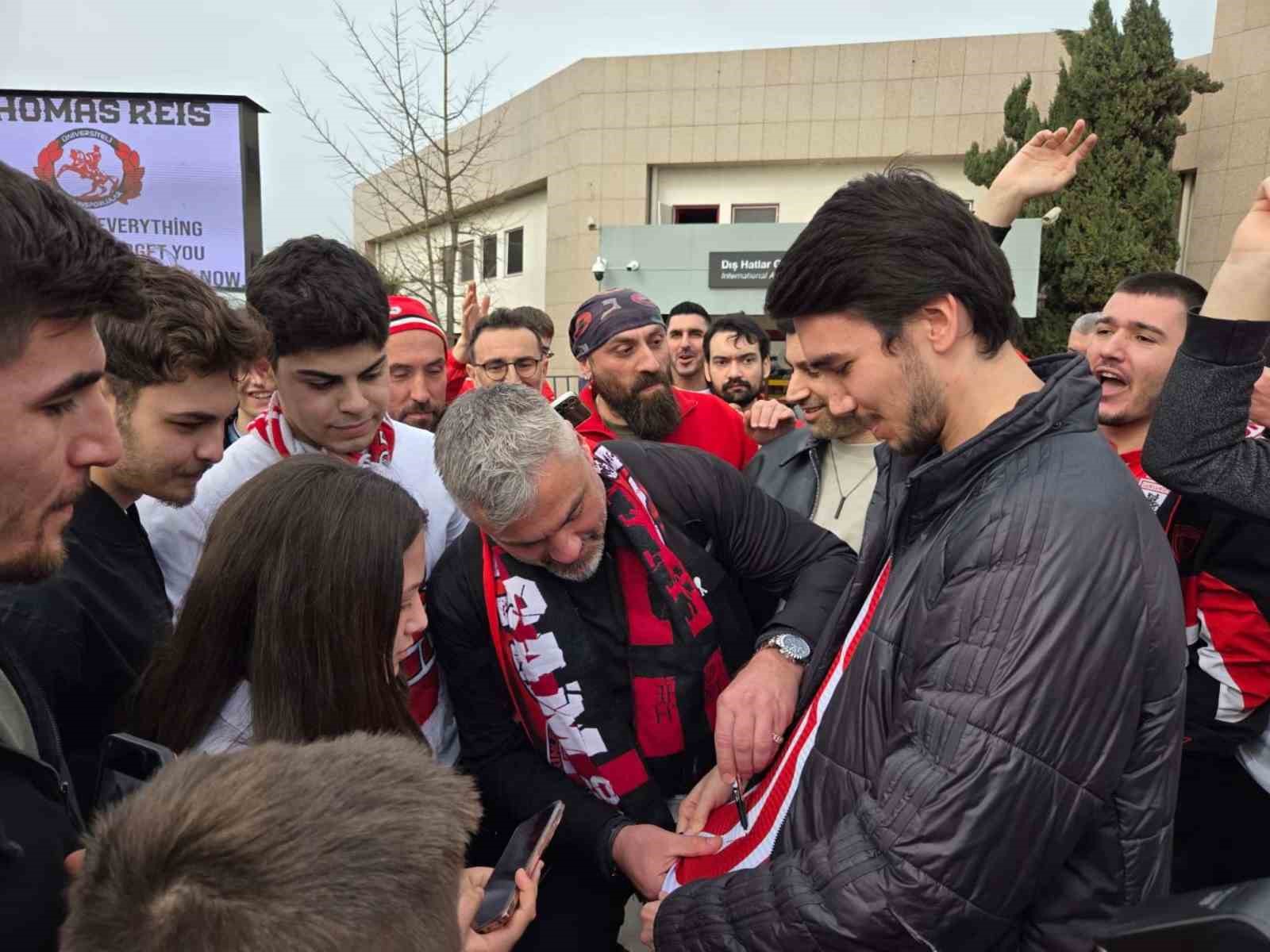 Samsunspor taraftarlarından Thomas Reis’e duygusal veda
