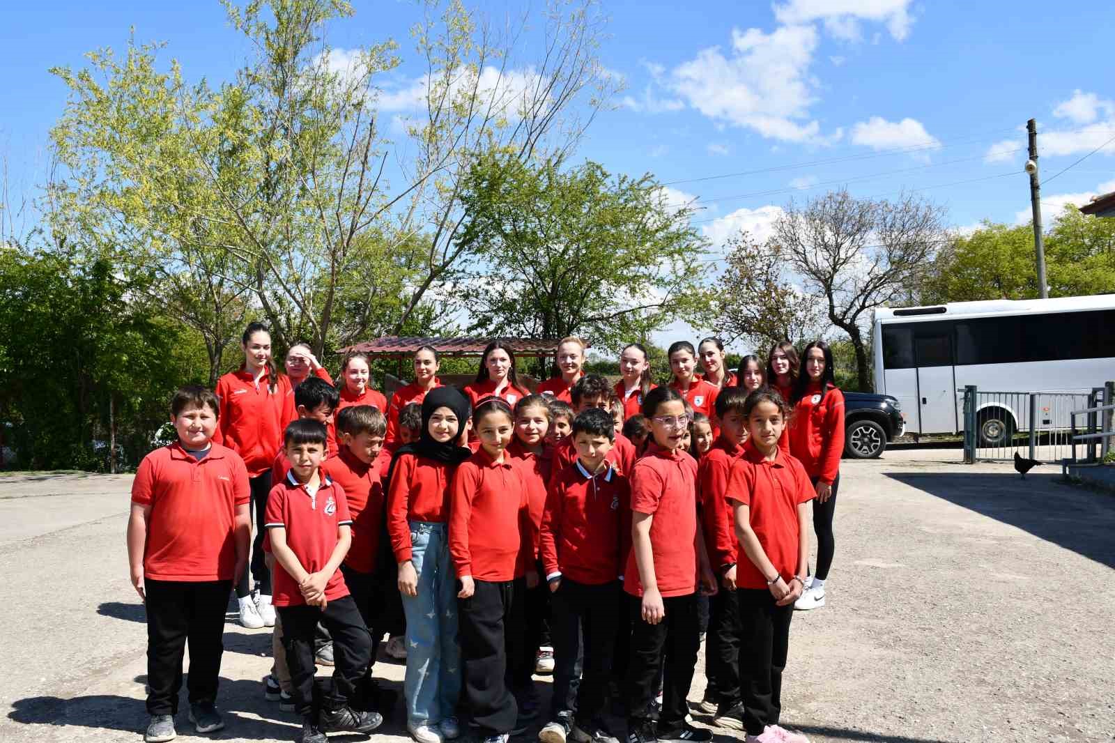 Samsunspor Voleybol Akademi’den Vezirköprü’de sosyal sorumluluk projesi
