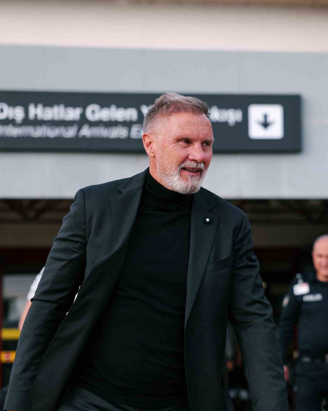 Samsunspor’un yeni Teknik Direktörü Fink, Samsun’a geldi
Samsunspor’un yeni Teknik Direktörü Fink, Samsun’a geldi