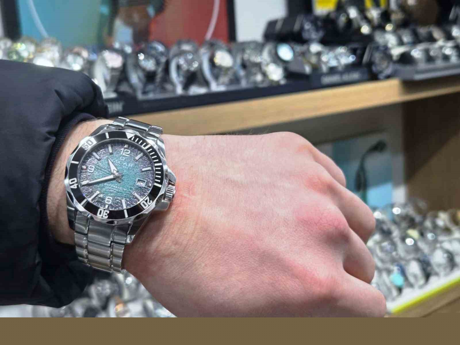 Samsun’un en genç saat tamircisi, zamana ayar veriyor
