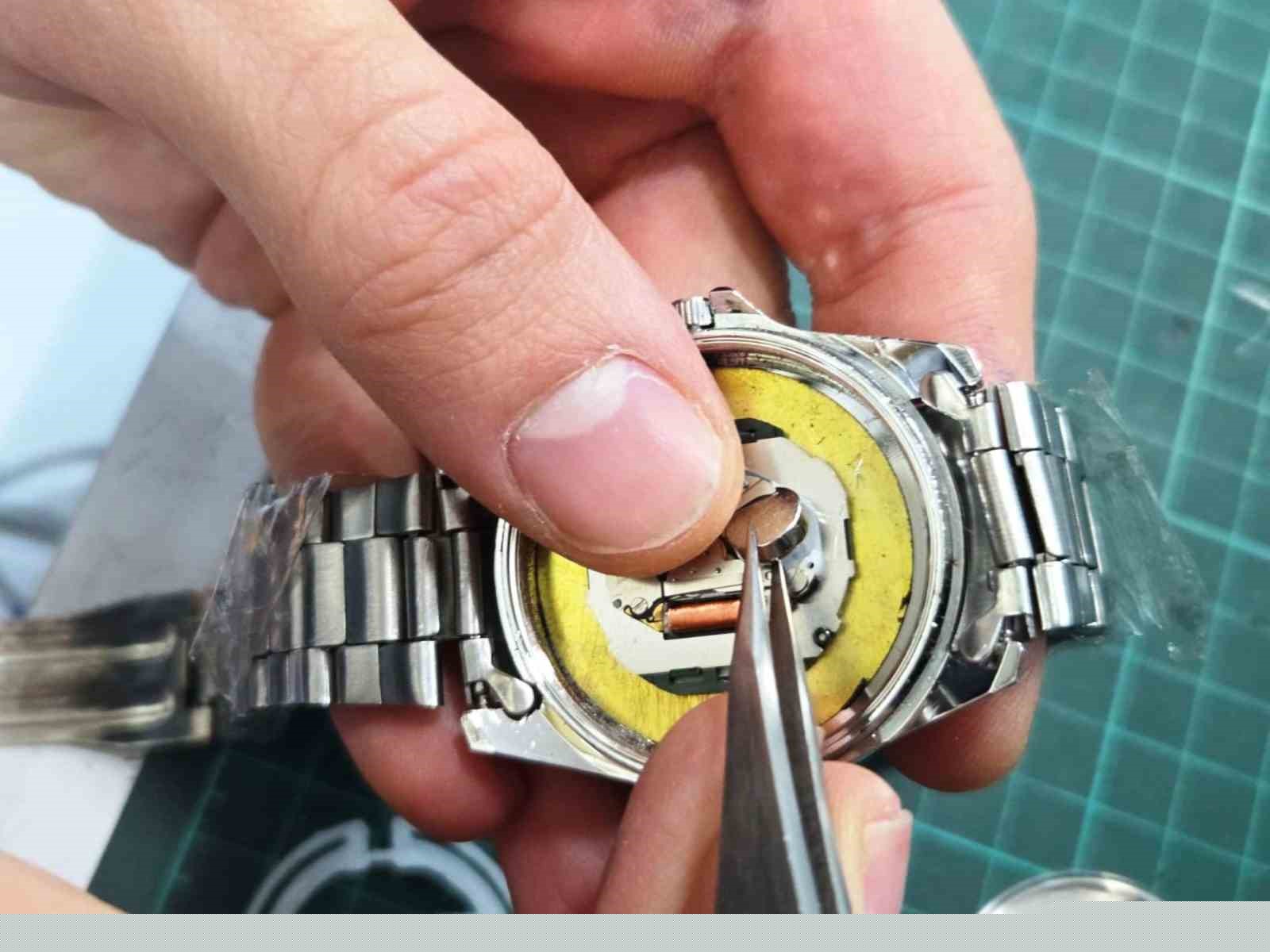 Samsun’un en genç saat tamircisi, zamana ayar veriyor
