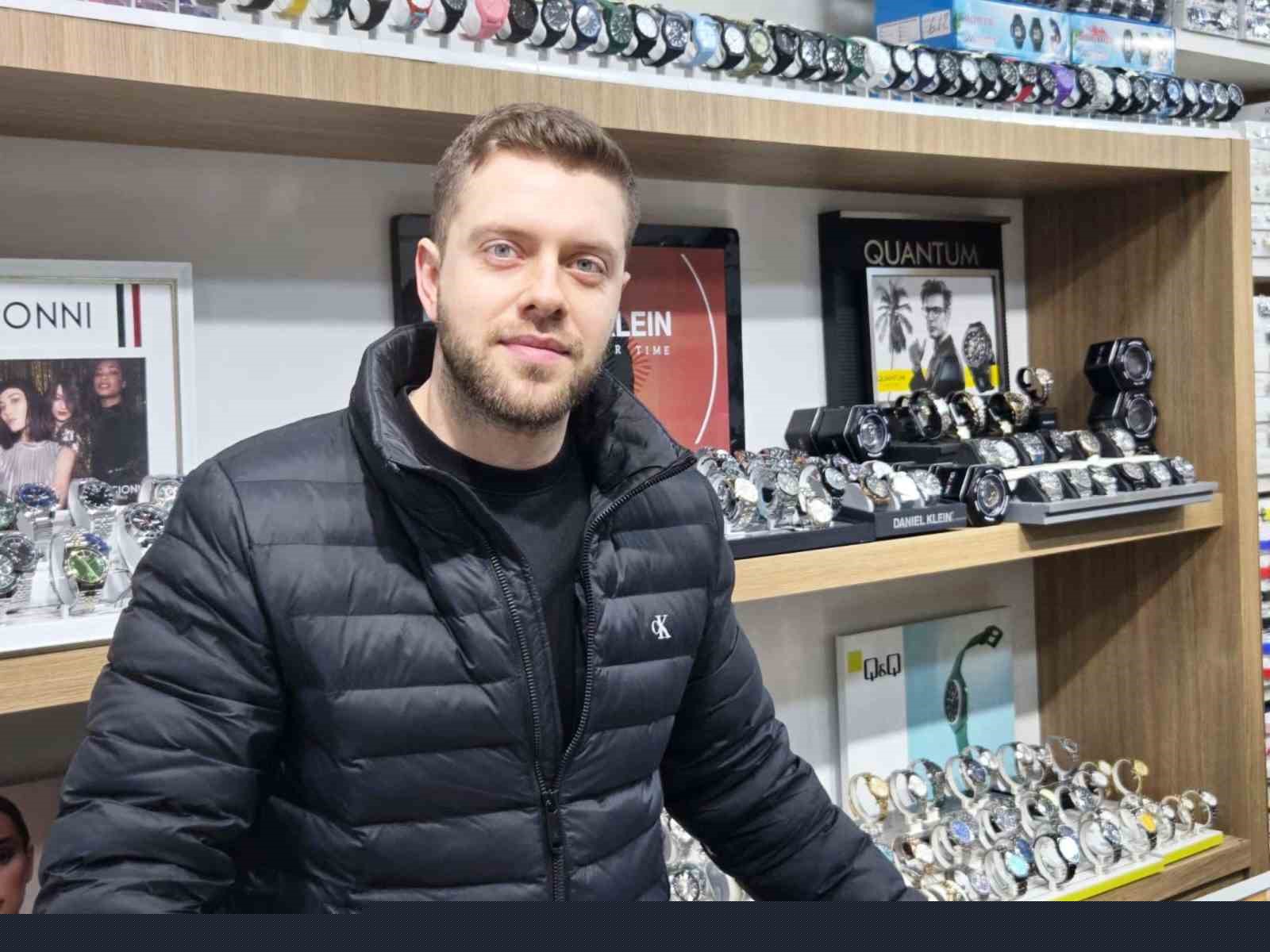 Samsun’un en genç saat tamircisi, zamana ayar veriyor

