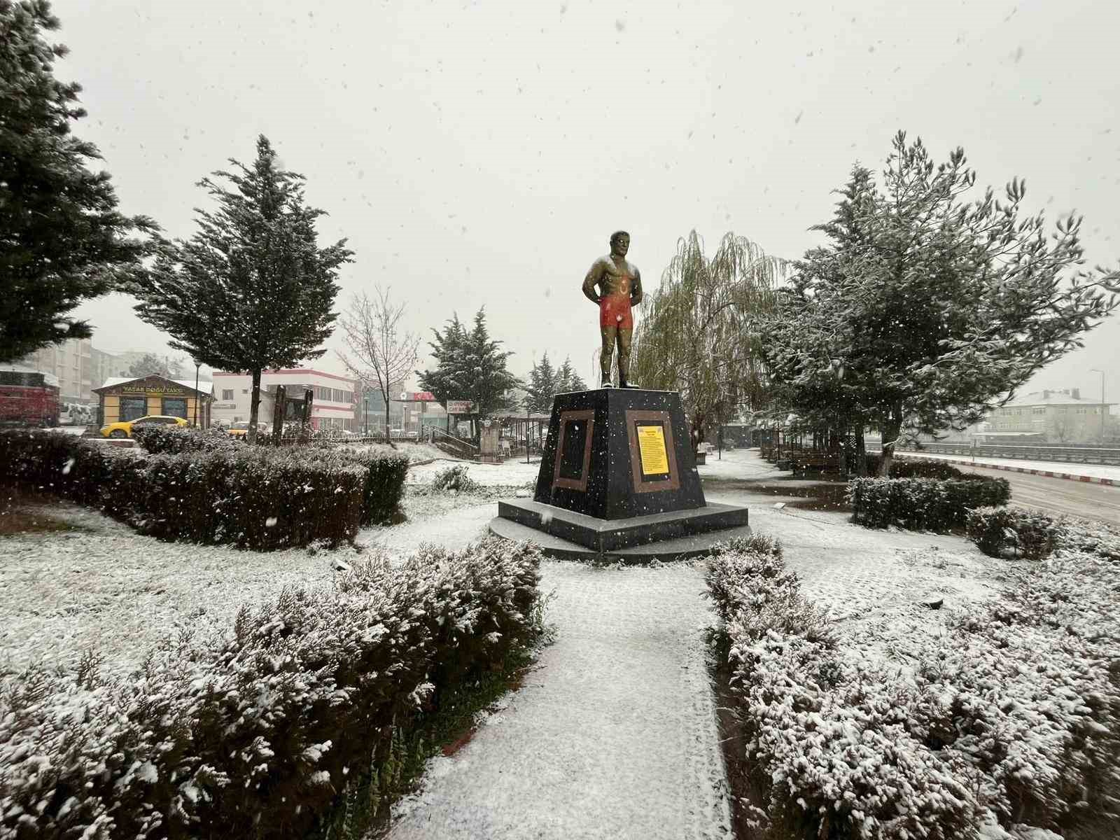 Samsun’un Kavak ilçesi beyaza büründü
