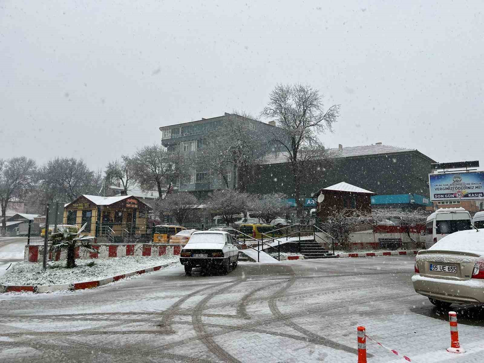 Samsun’un Kavak ilçesi beyaza büründü
