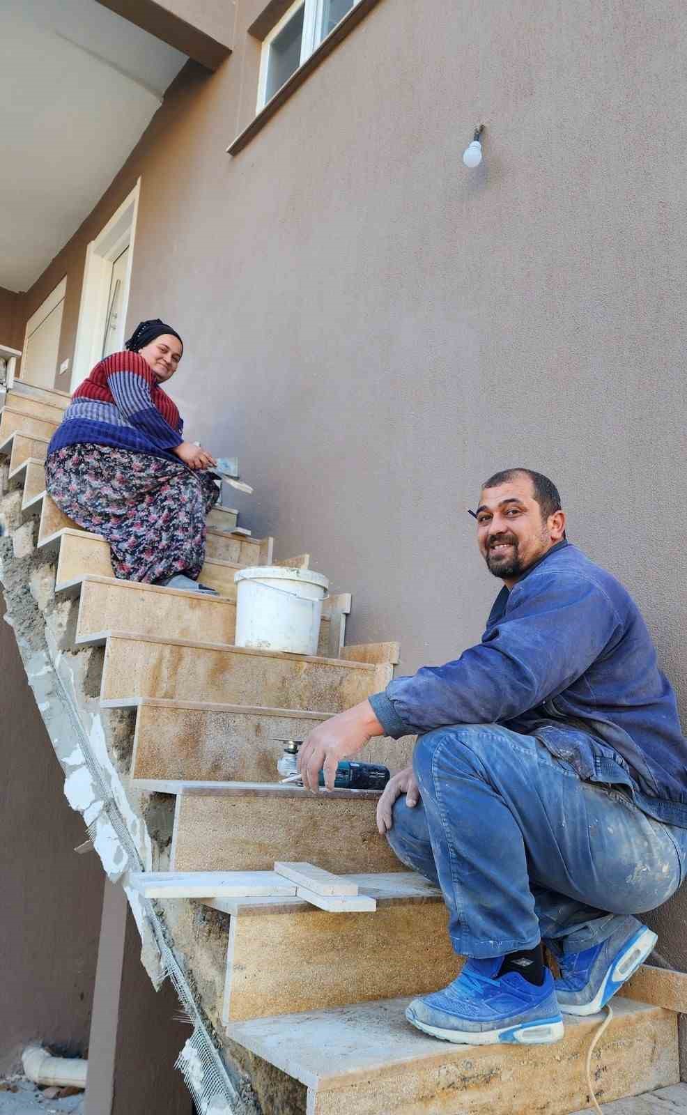 Sanal alemde başlayan aşk, mermer atölyesinde omuz omuza hayat mücadelesine dönüştü
