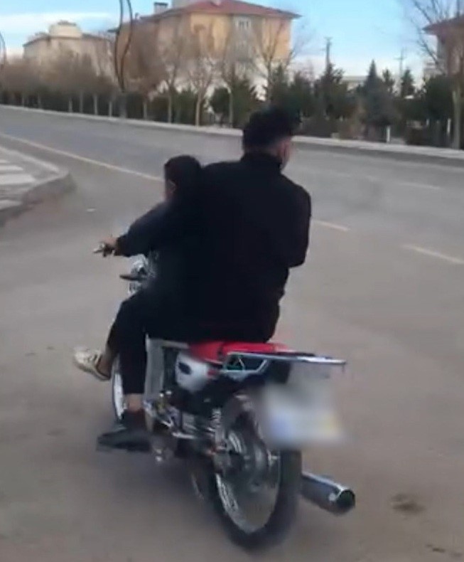 Sanal devriyeye takılan motosiklet sürücüsünün ehliyeti iptal edildi
