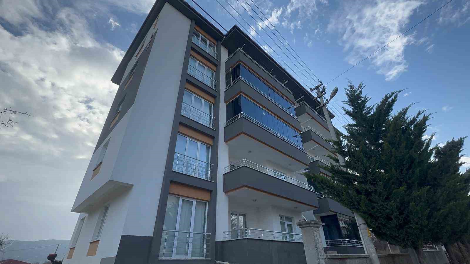 Sanal kumarda ailesinin mal varlığını kaybeden öğretmen hayatına son verdi
