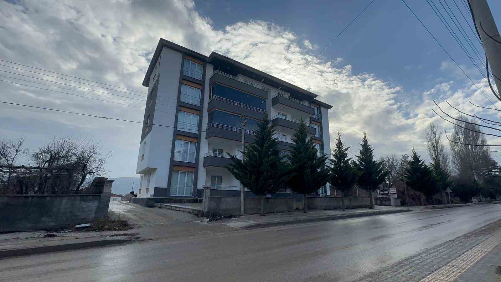 Sanal kumarda ailesinin mal varlığını kaybeden öğretmen hayatına son verdi
