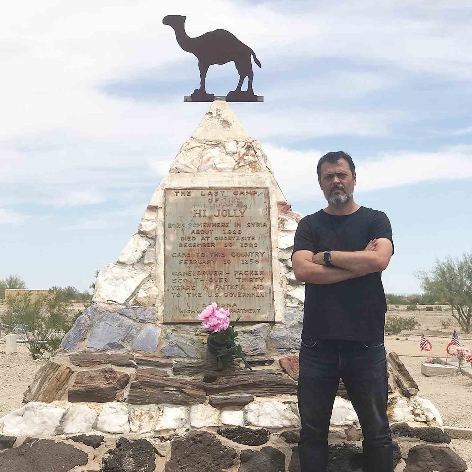 Sanatçı Mertcan Türkoğlu, Hi Jolly’nin Arizona’daki anıt mezarı başında anıldı
