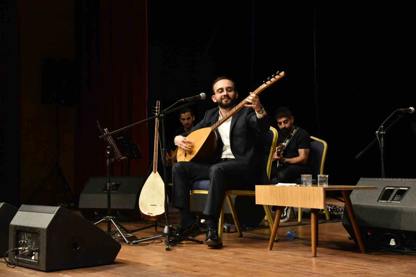 Sanatçı Salih Gündoğdu’dan Ata Sahne’de türkü şöleni
Sanatçı Salih Gündoğdu’dan Ata Sahne’de türkü şöleni