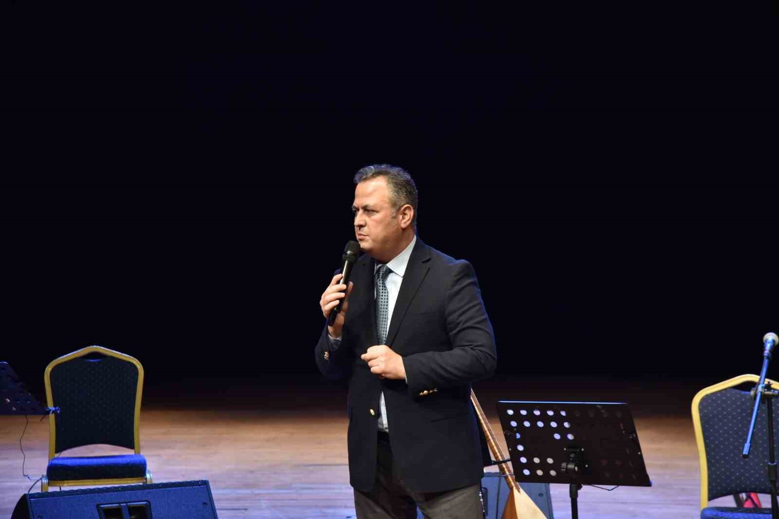 Sanatçı Salih Gündoğdu’dan Ata Sahne’de türkü şöleni
Sanatçı Salih Gündoğdu’dan Ata Sahne’de türkü şöleni