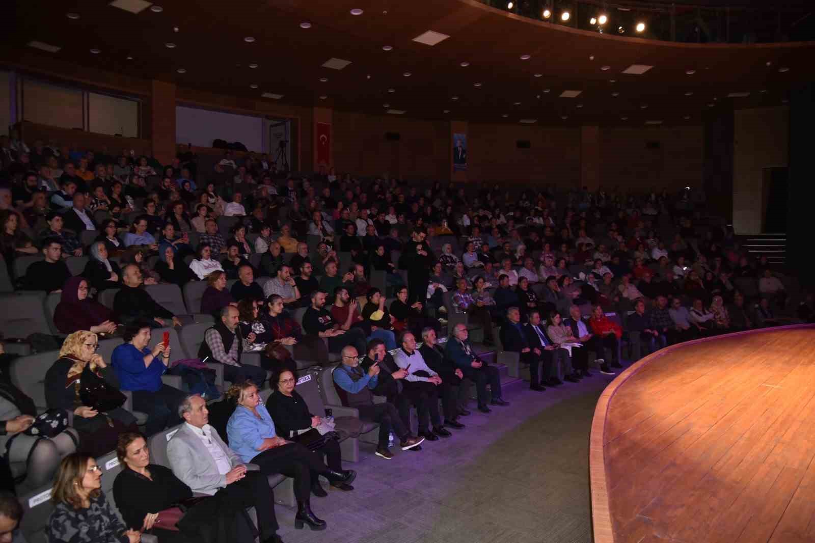 Sanatçı Salih Gündoğdu’dan Ata Sahne’de türkü şöleni
Sanatçı Salih Gündoğdu’dan Ata Sahne’de türkü şöleni