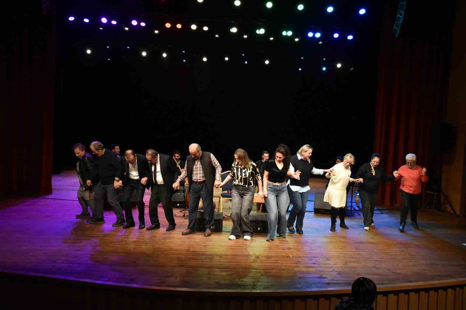 Sanatçı Salih Gündoğdu’dan Ata Sahne’de türkü şöleni
Sanatçı Salih Gündoğdu’dan Ata Sahne’de türkü şöleni