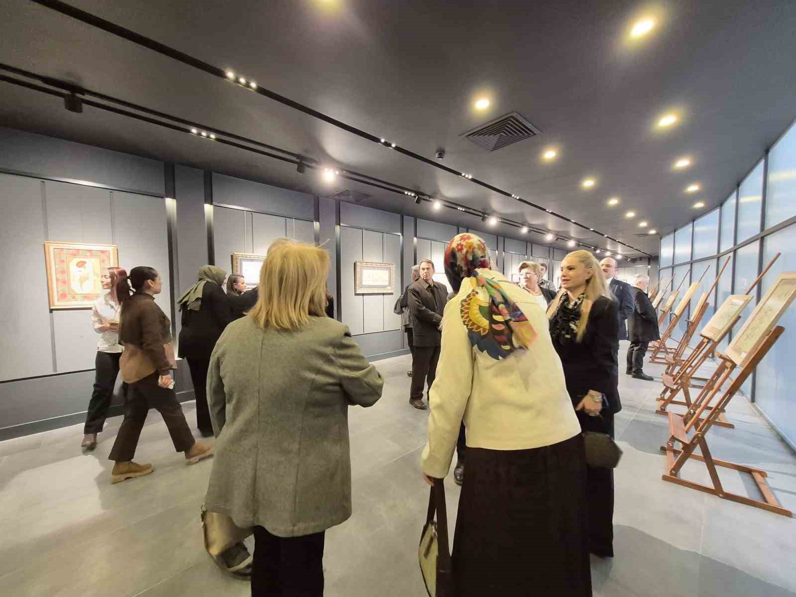 Sanatçı Taha Yoldaş, cam ve hat sanatını birleştirdi
