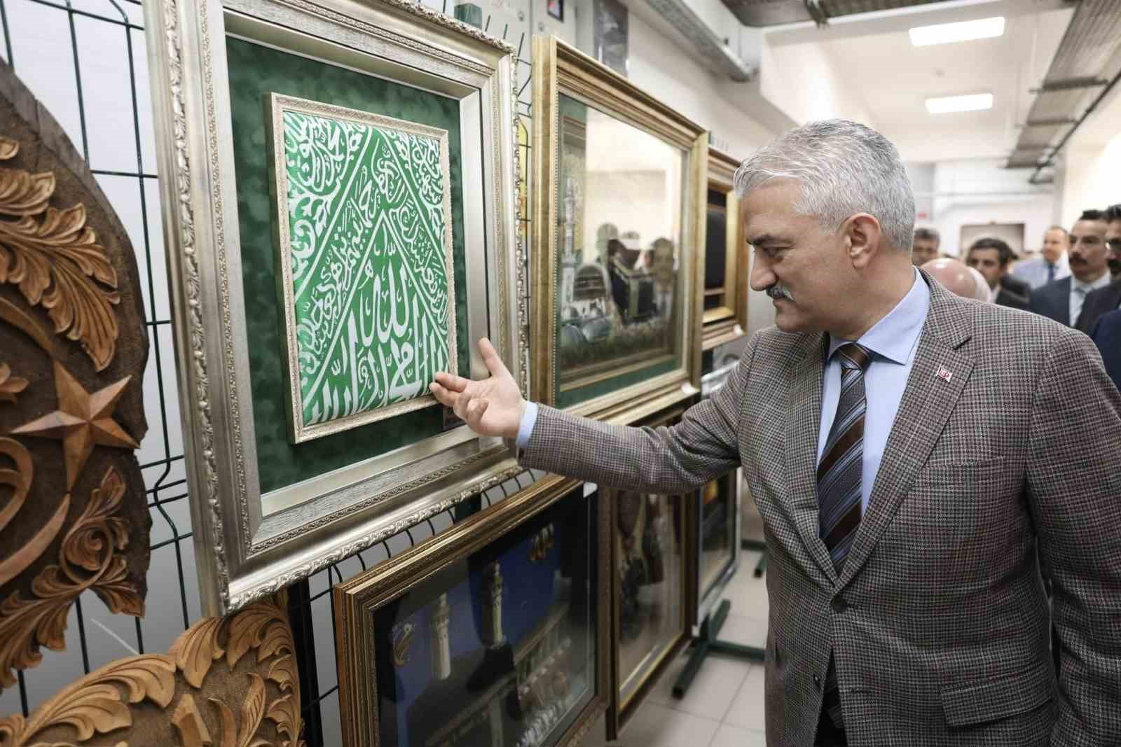 "Sanatın Diliyle Değerlerimiz" sergisi açıldı
